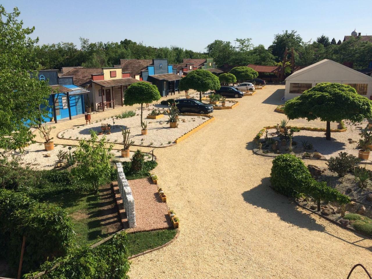 Convoy Panzio Bed & Breakfast Szajol Exterior photo
