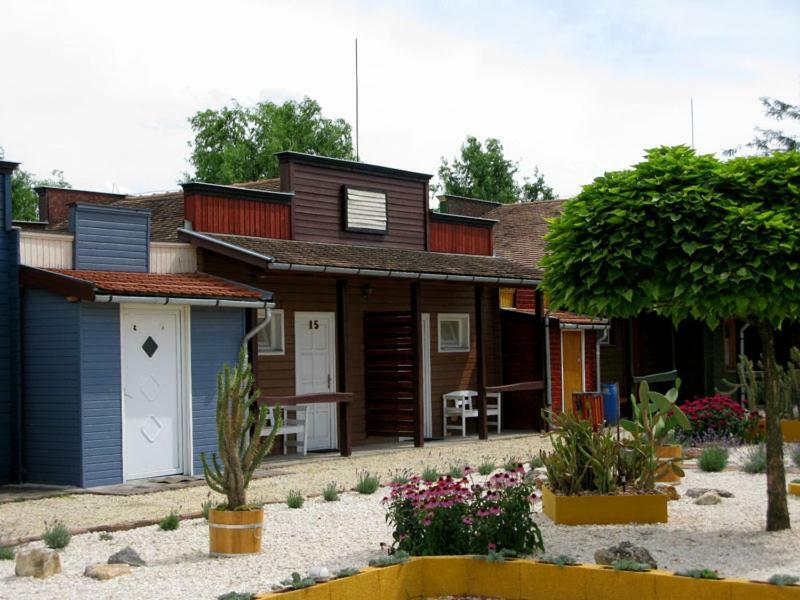Convoy Panzio Bed & Breakfast Szajol Exterior photo