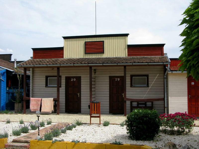 Convoy Panzio Bed & Breakfast Szajol Exterior photo